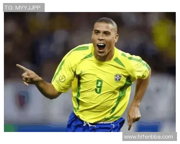 《从绿茵场到人生巅峰 足球巨星的荣耀与挑战》 《从绿茵场到人生巅峰 足球巨星的荣耀与挑战》