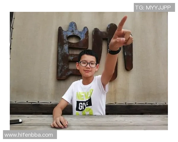 世界足坛巨星成长轨迹与辉煌数据全景解读 世界足坛巨星成长轨迹与辉煌数据全景解读