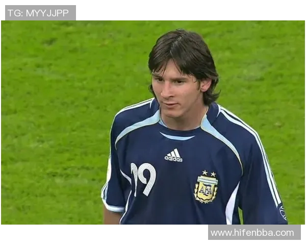 全球足球明星精彩瞬间合集 各国球王风采与经典时刻全纪录